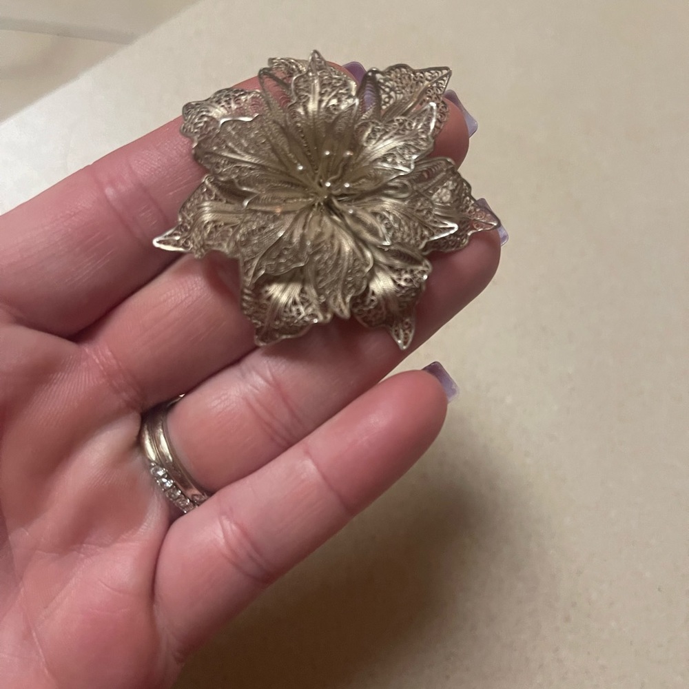 Gorgeous vintage filigree flower brooch - Picture 4 of 6